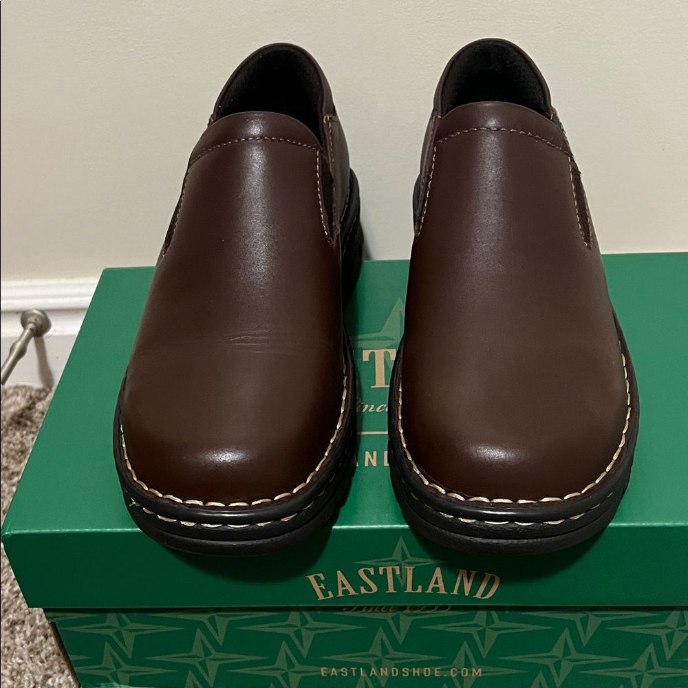 Eastland “Newport” Women’s Brown Slip-On Shoes. Size 7 1/2.